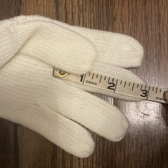 Michael Kors ladies knit gloves with faux fur cuff - Picture 3 of 5